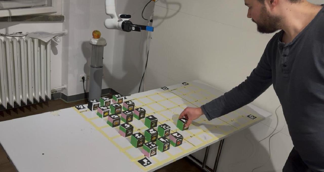 CollaboRobot — Nonverbal Human–Robot Negotiation